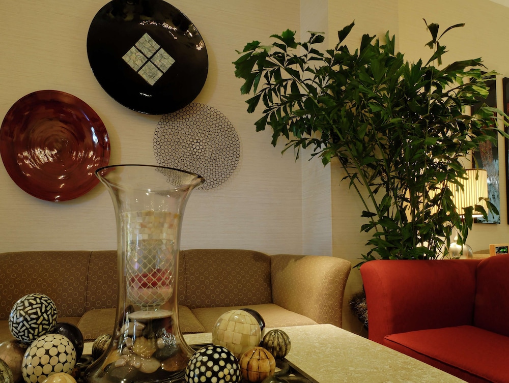 Embassy Suites by Hilton Fort Myers Estero - photo 2