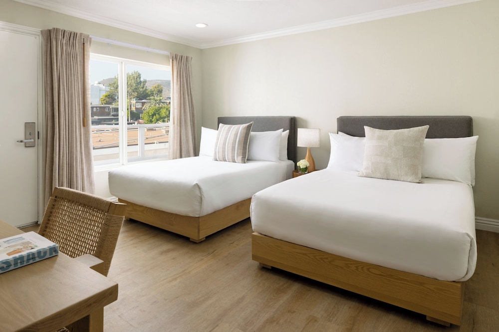 Pacific Edge Hotel - photo 23
