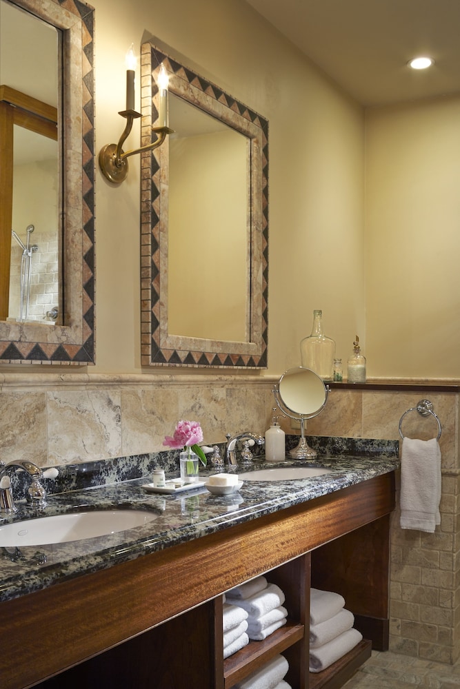 Mirror Lake Inn - photo 10