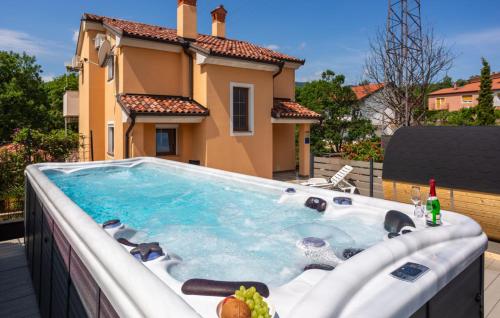 House Luka by Villas Guide — 4-Star Luxury Hotel in Matulji, Croatia