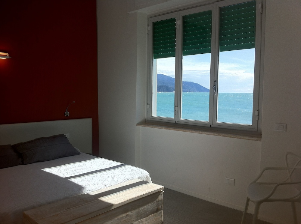 Al Mare - carbon neutral hotel in Monterosso Al Mare