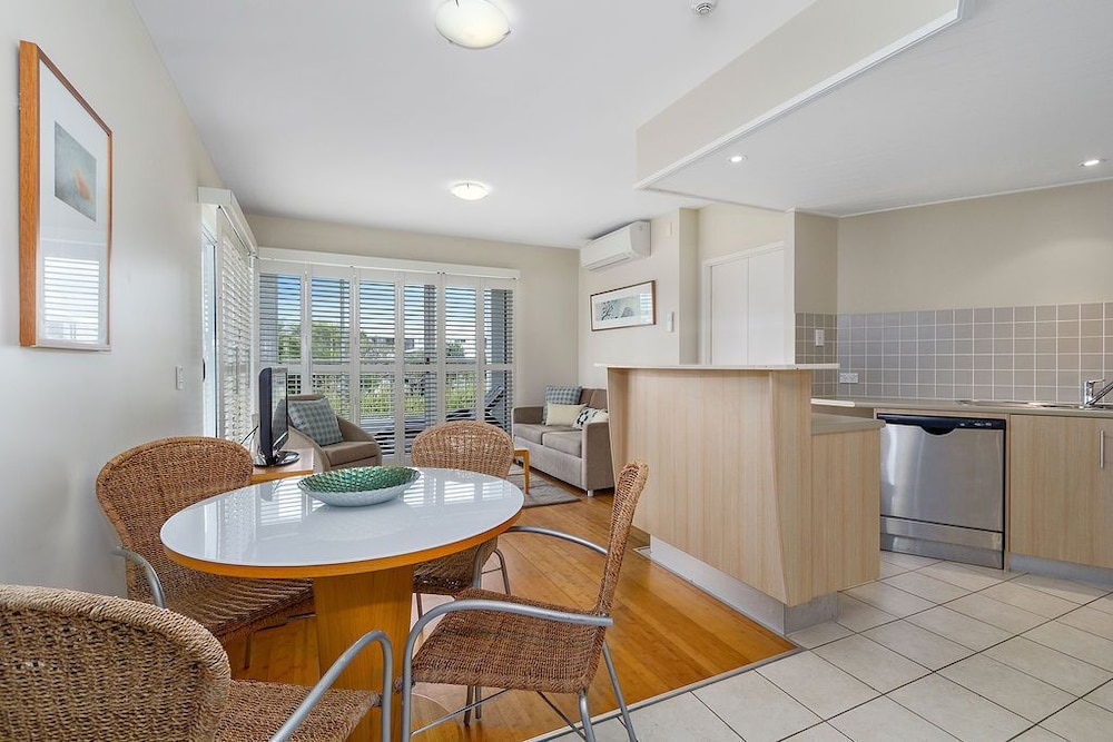 The Pool Resort Kingscliff 2 Br Ocean Facing Apartment Holiday Management Co — Kingscliff
