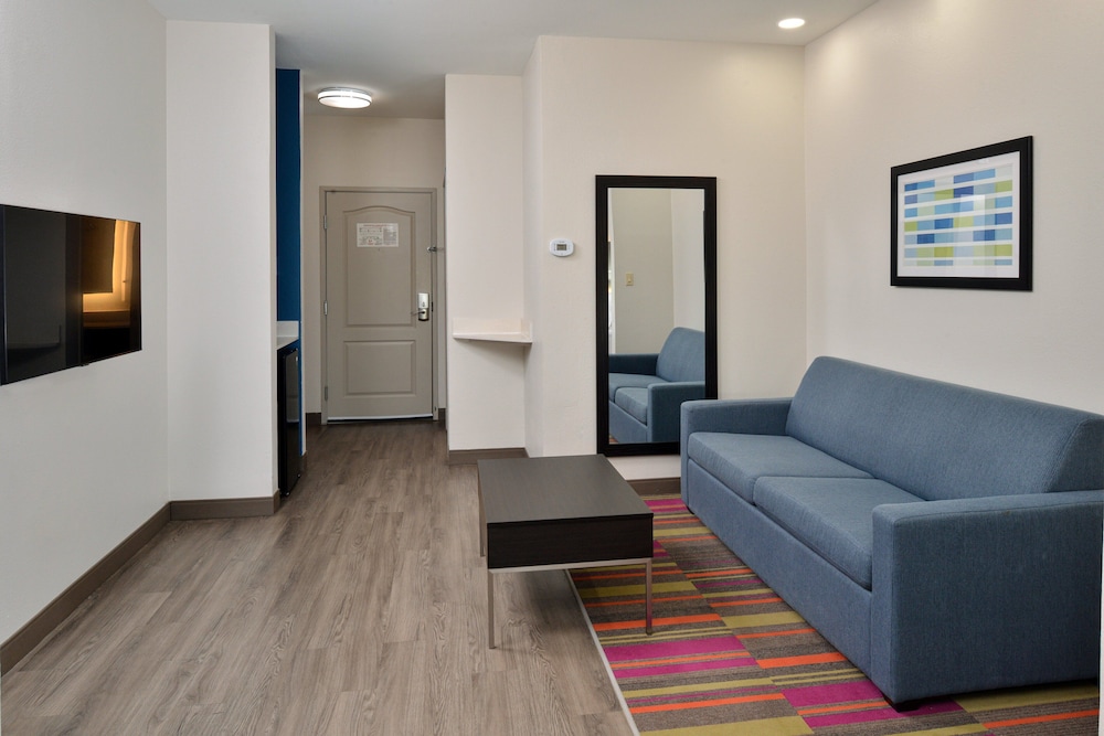 Holiday Inn Express Hotel & Suites Royse City by IHG - photo 14