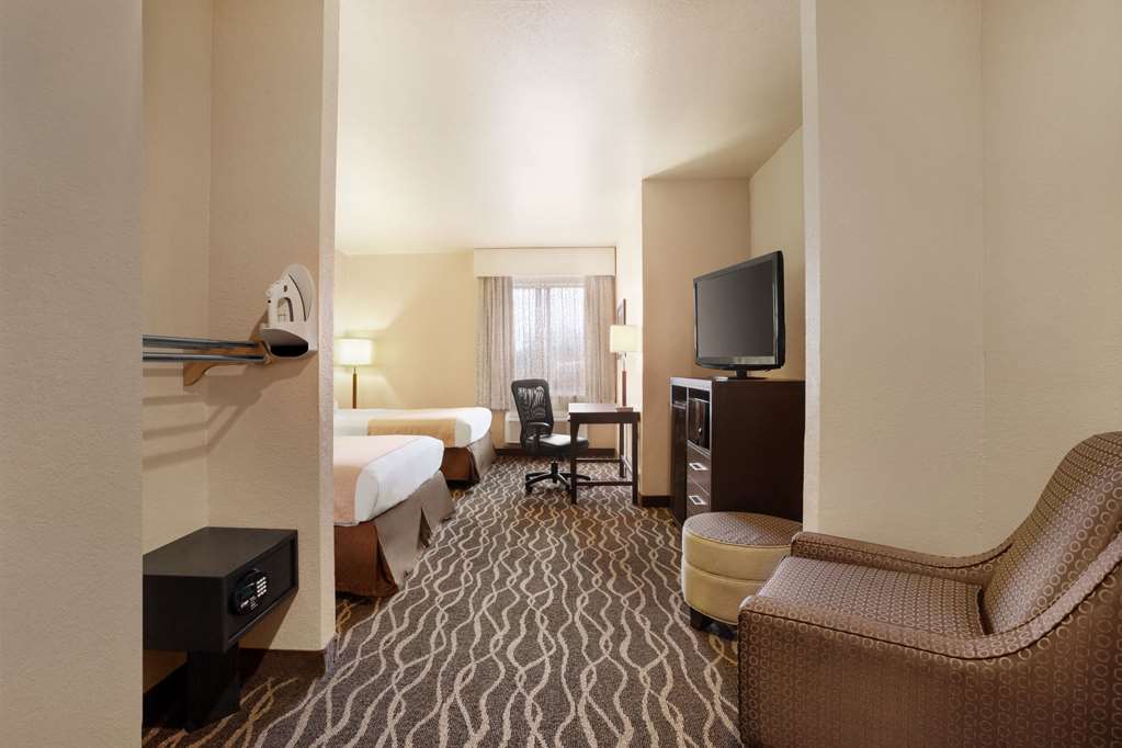 Baymont by Wyndham Clute Lake Jackson - photo 12