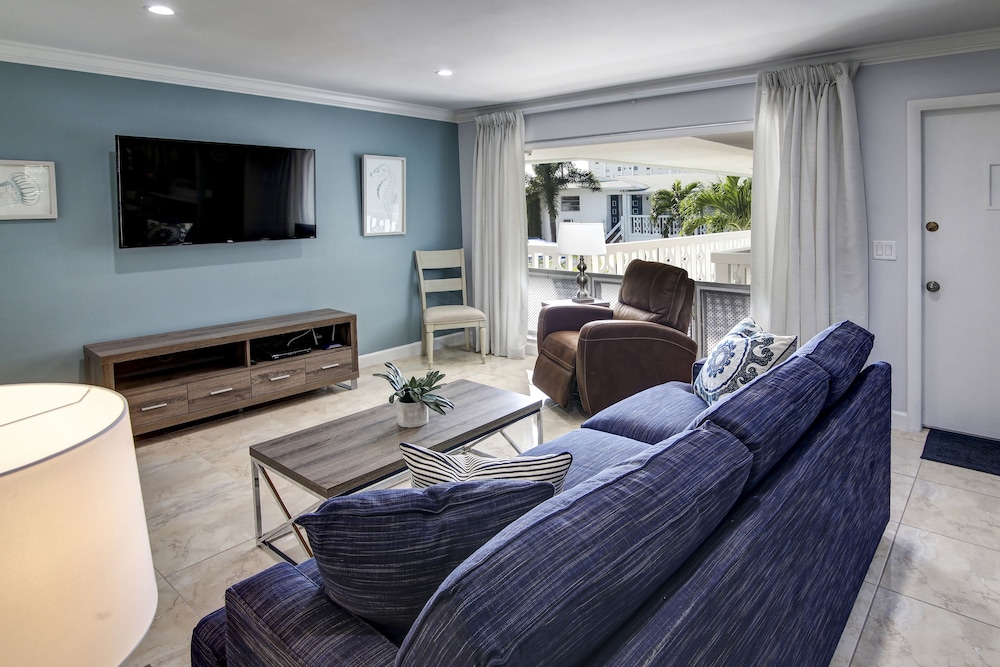 May Dee Suites - photo 33