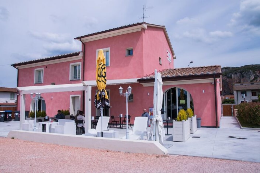 B&B Silvia — 4-Star Luxury Hotel in Migliarino, Italy