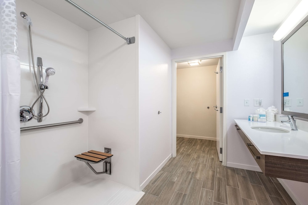 Hampton Inn Waterville - photo 34