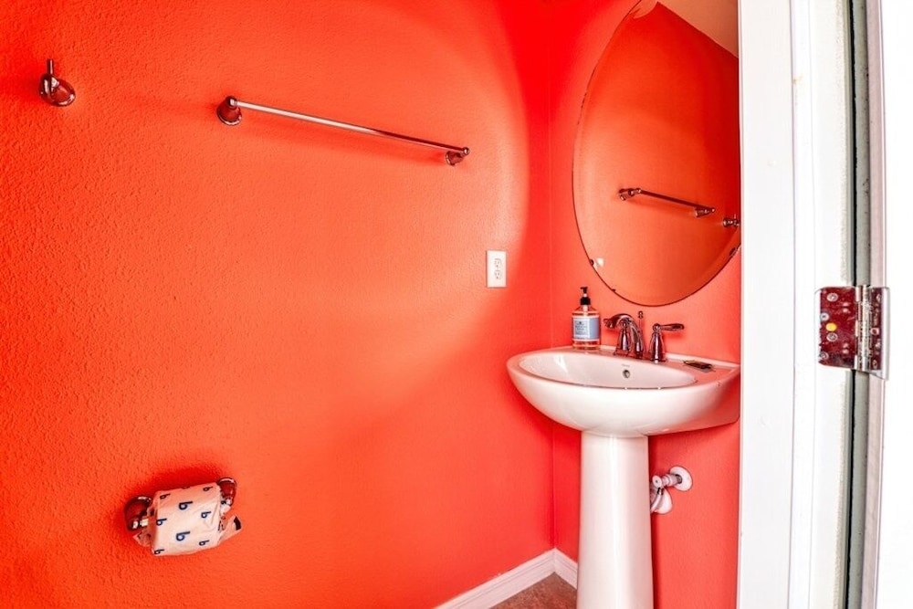 Daniel's Townhome Getaway At Windsor Island Resort 5 Bedroom Townhouse by Redawning Davenport - photo 32