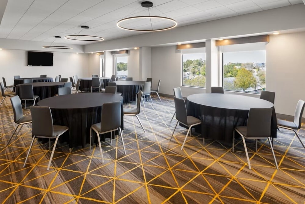 Holiday Inn & Suites Columbia NE Ft Jackson Area by IHG - photo 50