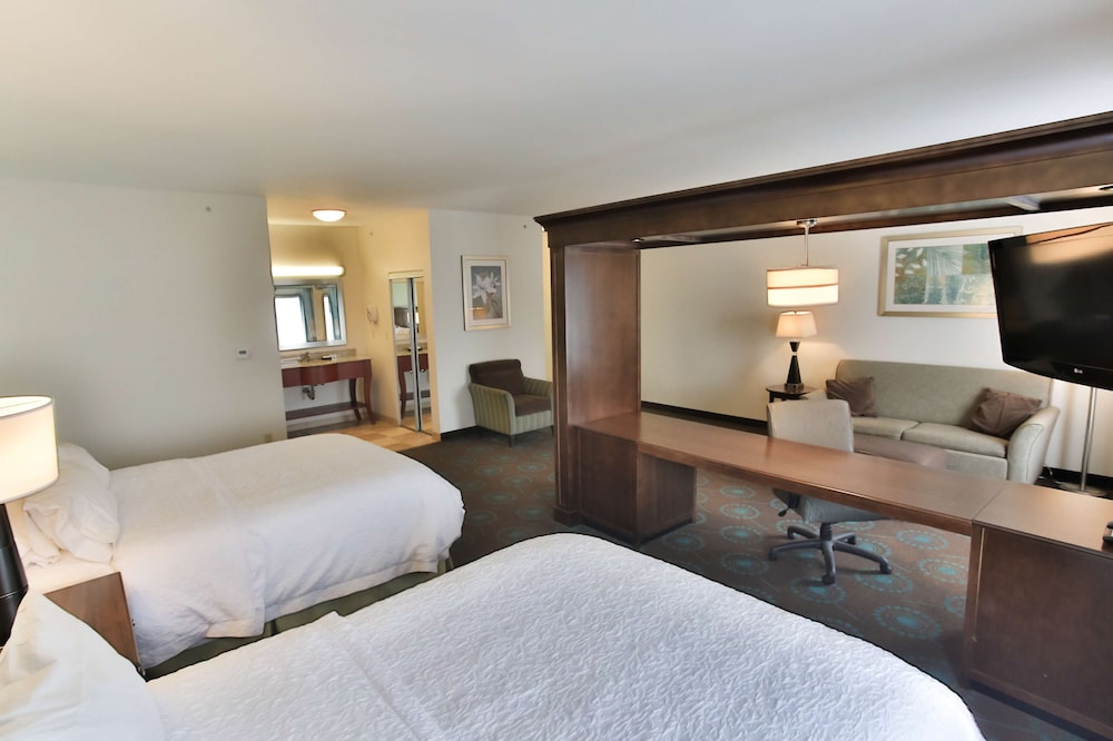 Hampton Inn & Suites Middlebury - photo 21