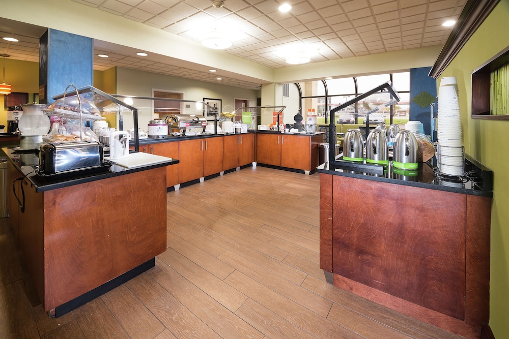 Hampton Inn Tulsa Broken Arrow - photo 40