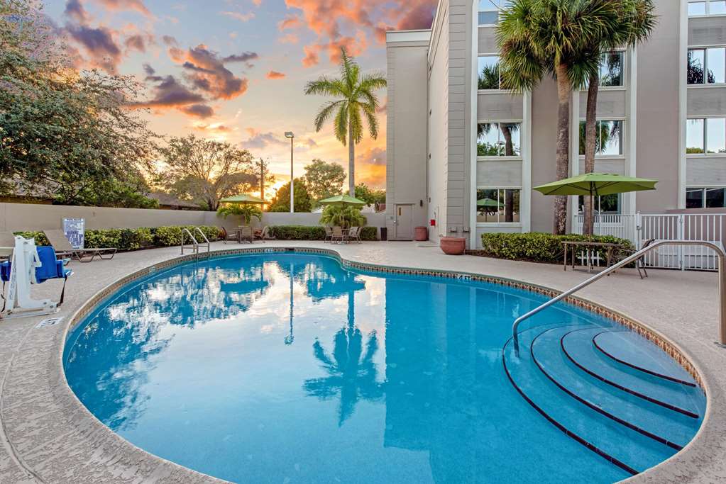 La Quinta Inn & Suites by Wyndham Coral Springs South - photo 13