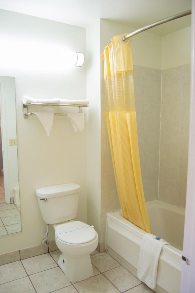 Blue Jay Inn and Suites - photo 29