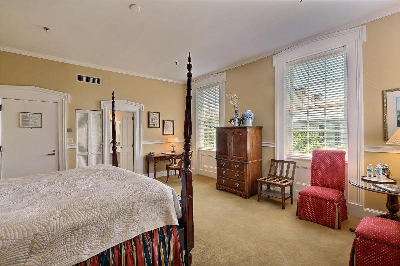 The Presidents Quarters Inn - photo 116