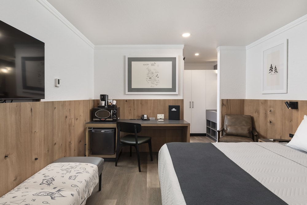 The Lumberjack Hotel - photo 11