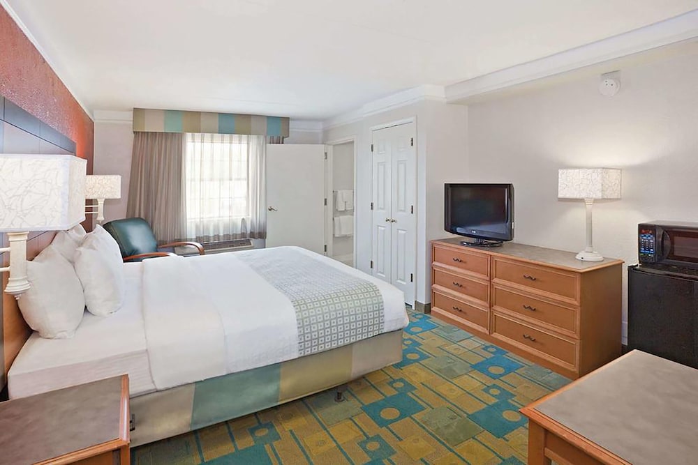 Norwood Inn & Suites Merrillville - photo 5