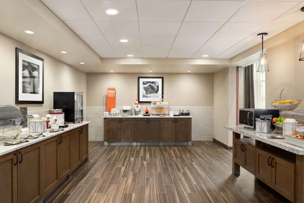 Hampton Inn & Suites Minooka - photo 22
