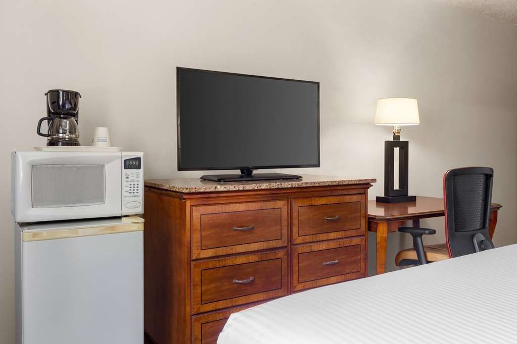 Baymont by Wyndham Hutchinson - photo 10