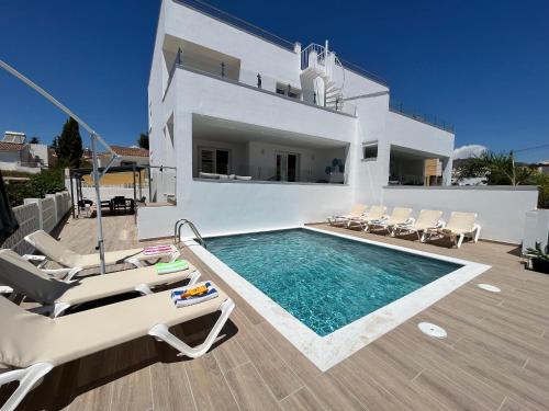 Nerja Paradise Rentals Villa Concha Blanca — 4-Star Luxury Hotel in Nerja, Spain