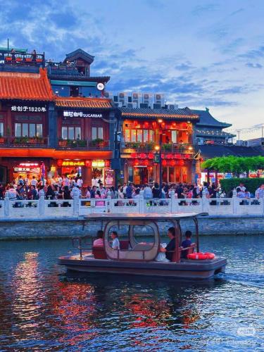 Happy Dragon Imperial Garden Courtyard Beijing Forbidden City Newly renovated Fluent English speaking