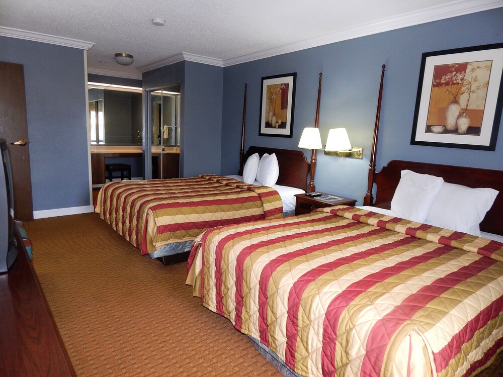 Richmond Suites Hotel - photo 18