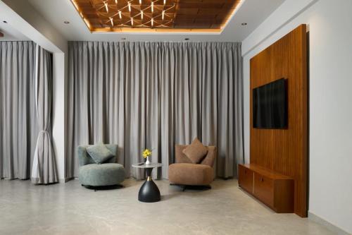 Goldencastle — Neyyattinkara