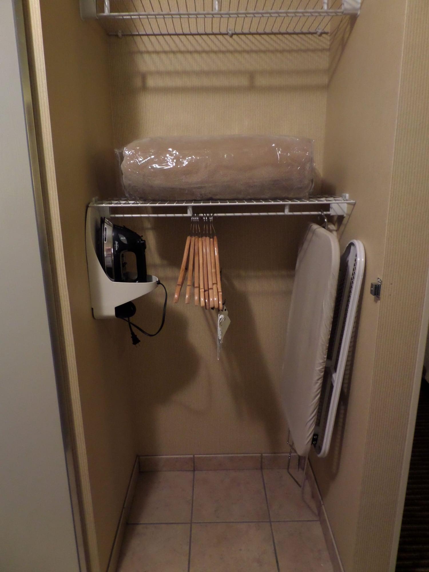 Hampton Inn & Suites Bakersfield Hwy 58 CA - photo 27