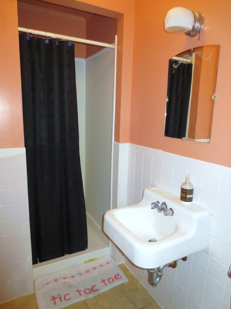 Four Seasons Motel - photo 9