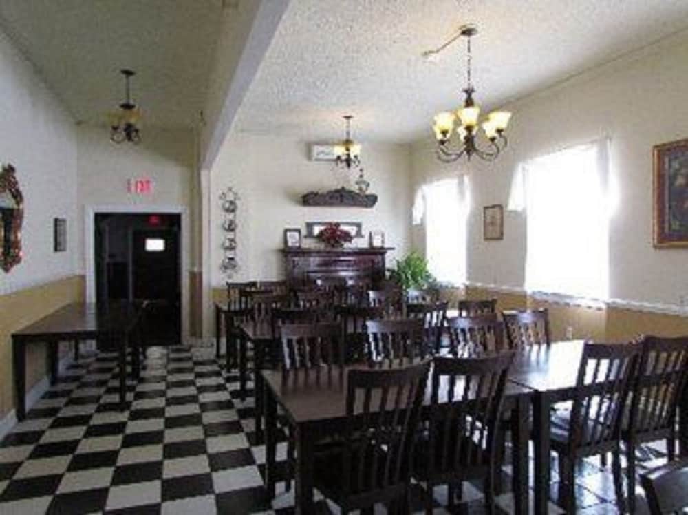 MacArthur Inn - photo 8