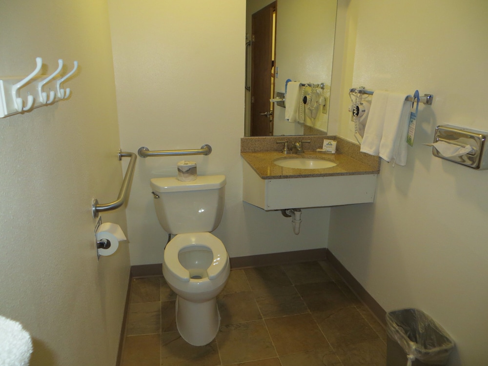 Days Inn by Wyndham Alamosa - photo 34