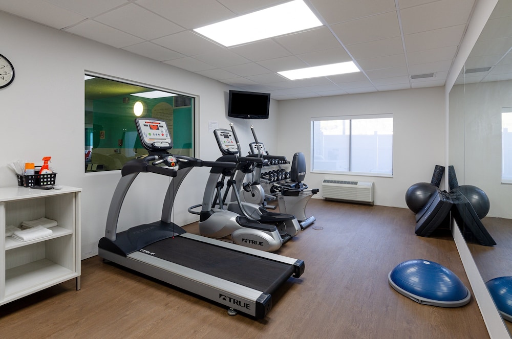 Holiday Inn Express Hotel & Suites Weston by IHG - photo 45
