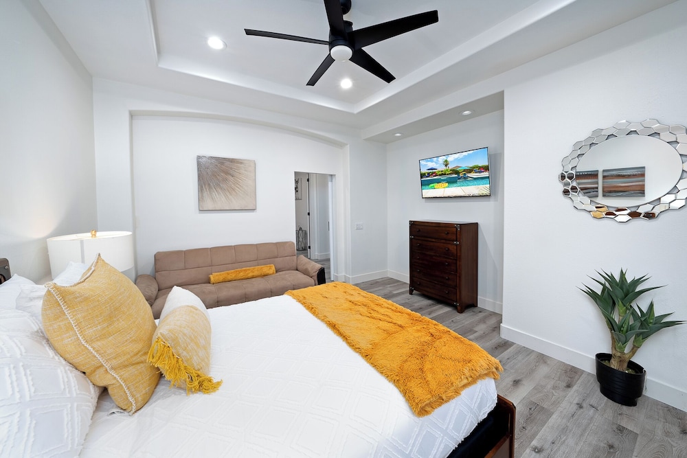 Luxurious 5BR Resort Style Home w Pool & Spa - photo 6