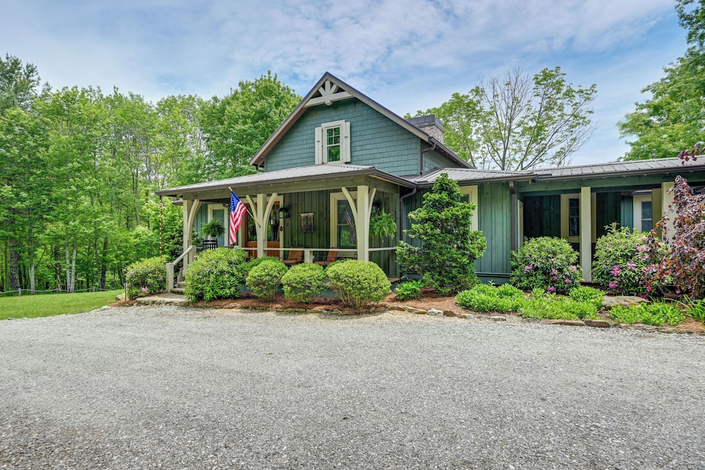 On 22 Acres Mtn View Cullowhee Craftsman Retreat — 4-Star Luxury Hotel in Cullowhee, United States