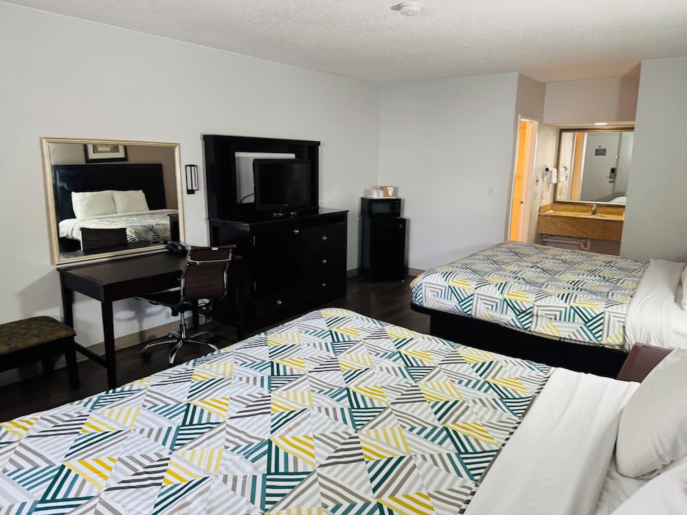 Red Carpet Inn Norwalk - photo 18