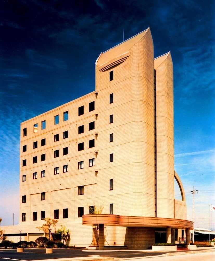 Sakaide Plaza Hotel — hotel in Sakaidecho