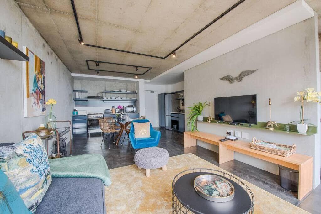 Luxurious Family home in Newlands with Pool
