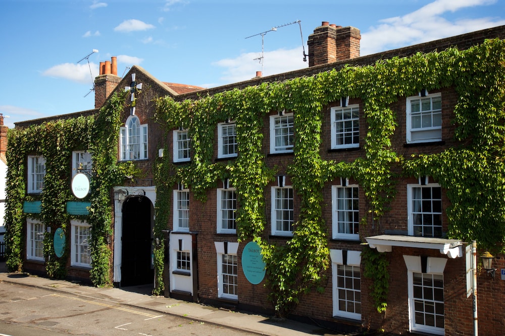 The Talbot Inn - carbon neutral hotel in Woking