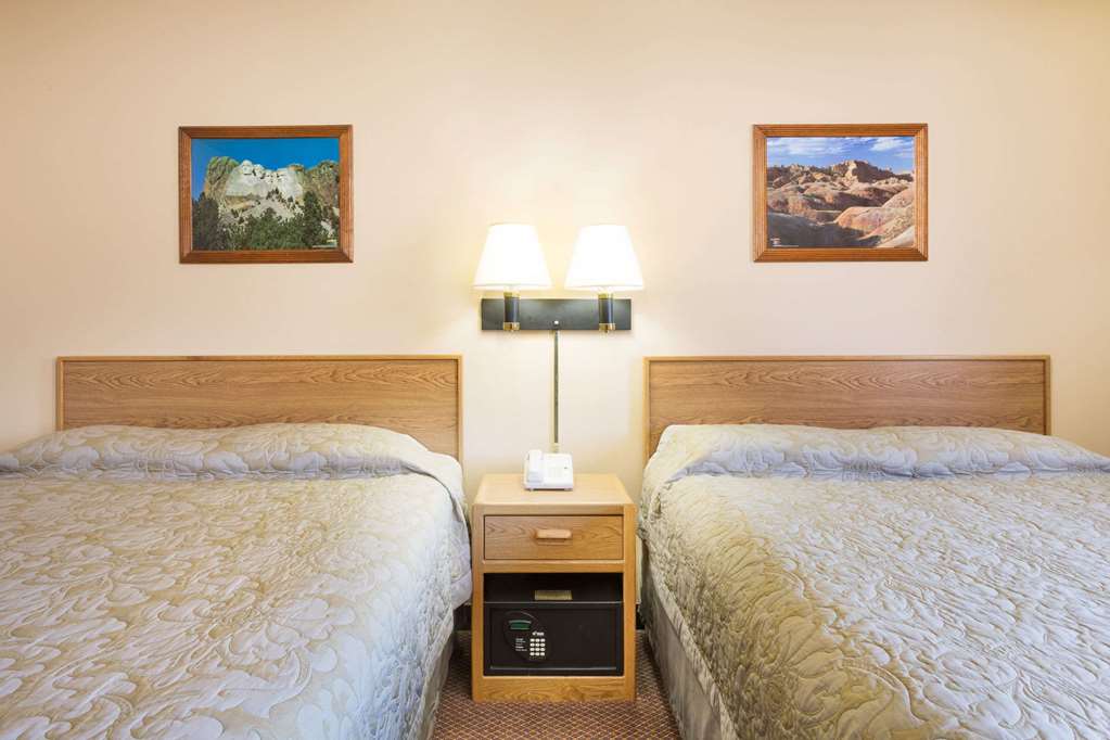 Super 8 by Wyndham Hot Springs - photo 13