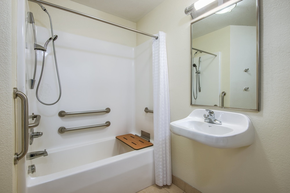 Candlewood Suites Jefferson City by IHG - photo 22