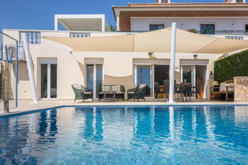 Apartment Abelha — 4-Star Luxury Hotel in Loule, Portugal