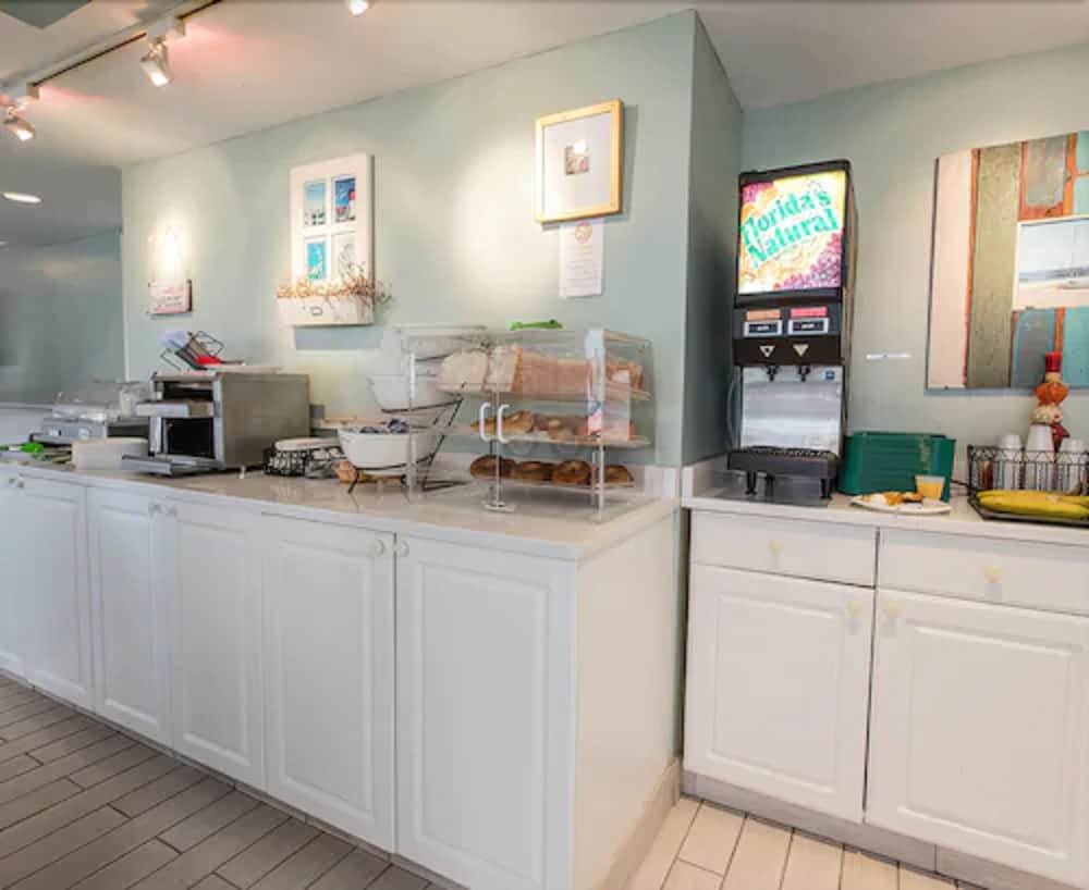 Surfside Hotel and Suites - photo 31