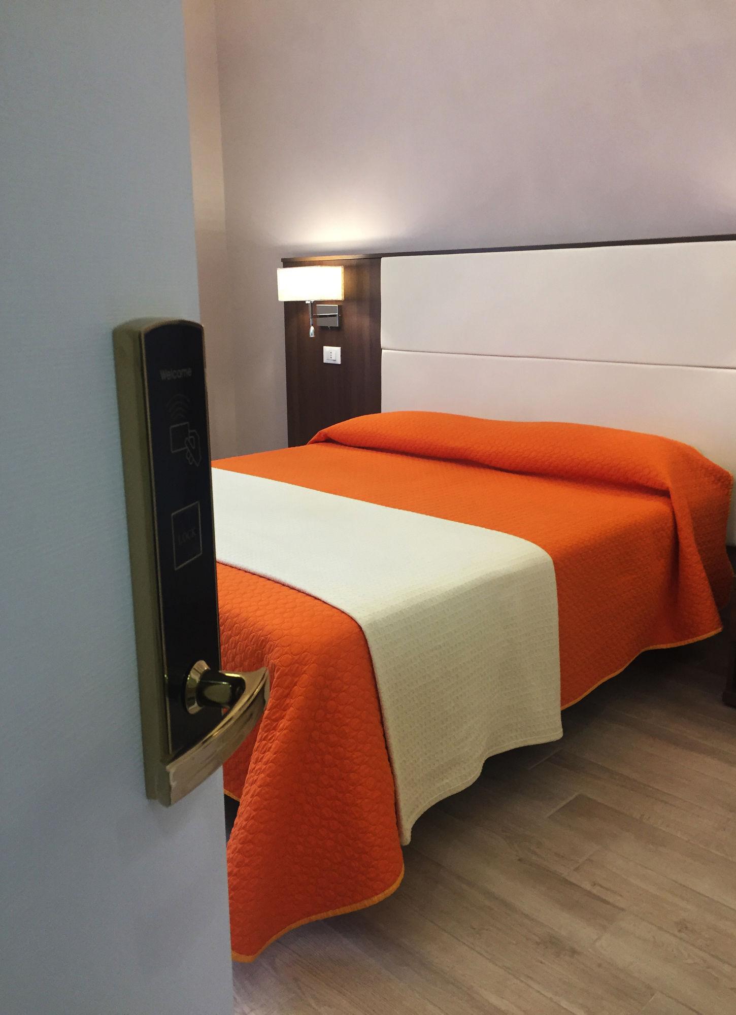 Archi di Roma Guest House — 4-Star Luxury Hotel in Rome, Italy