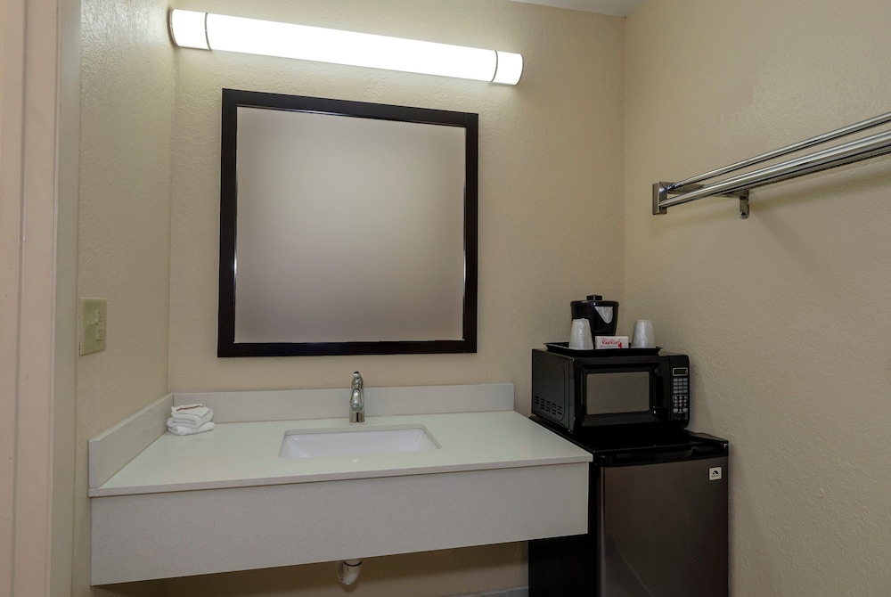 Red Roof Inn Ellenton Bradenton NE - photo 27