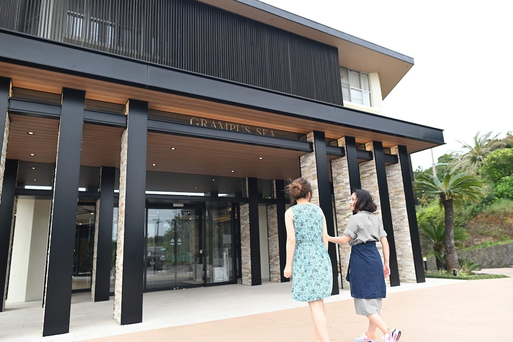 Grampus Sea in Shirahamacho-Usazakiminami, Japan