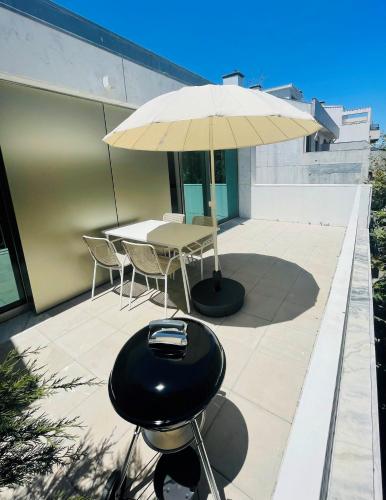 HostWise Modern & Cozy Flat Near the Beach — 4-Star Luxury Hotel in Matosinhos, Portugal