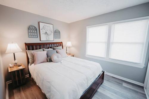 Hot Tub Pool Table Sleeps 10 — Lexington
