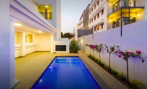 Cottonwoods Self Catering Apartment — 4-Star Luxury Hotel in Johannesburg, South Africa