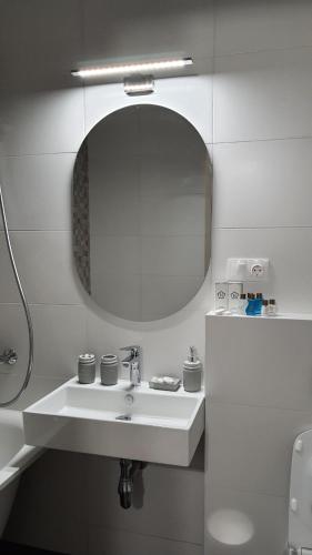 Art inspired Modern Flat near VAKE PARK with WIFI