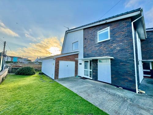 Beach Retreat 3 Bed Pet friendly Central location in Beaumaris, United Kingdom