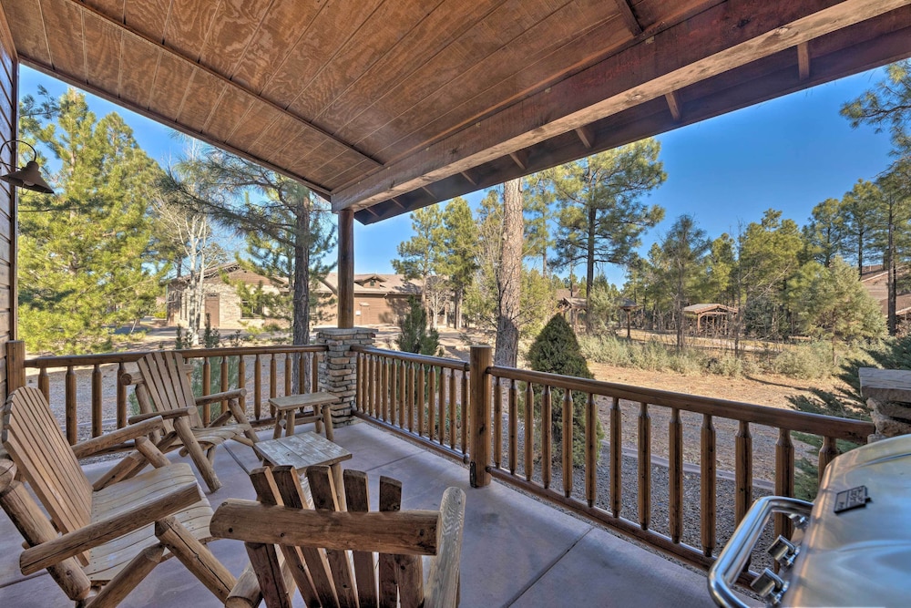 Spacious and Lovely Getaway with Deck in Show Low in Show Low, United States